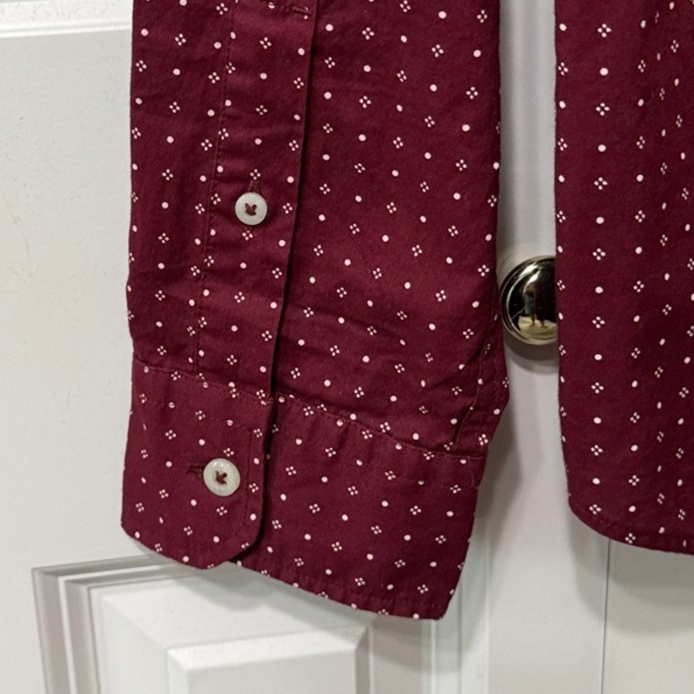 American Eagle Outfitters NWOT❤️ Burgundy Casual Button Down Shirt. - Picture 9 of 10